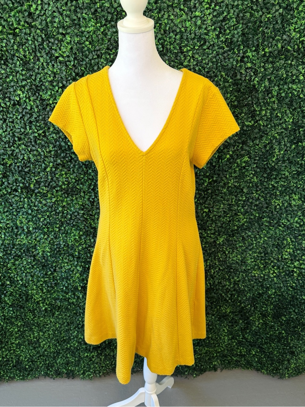Banana Republic Mustard Yellow V-Neck Short Sleeve Dress
